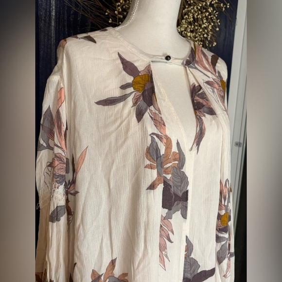 Free People Floral Print Tunic Top - Cream and Pink - Picture 6 of 12